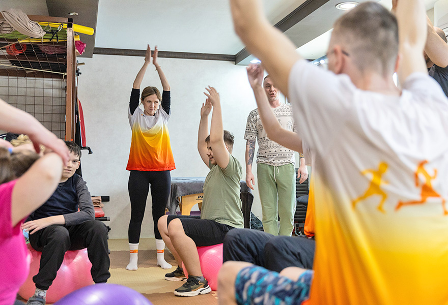 Фото - Радость движения: как проходят тренировки особенных участников забега «Дай пять!»